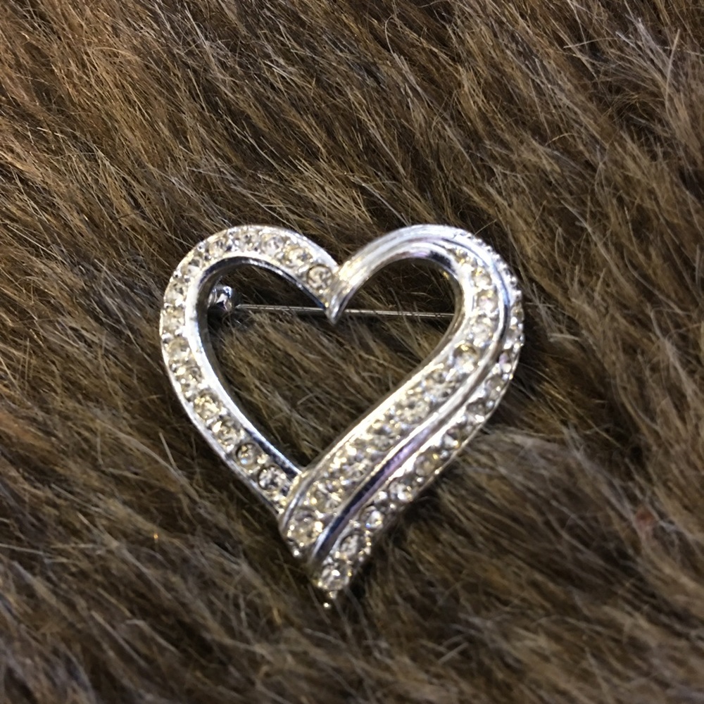 Vintage 80s silver tone rhinestone heart brooch